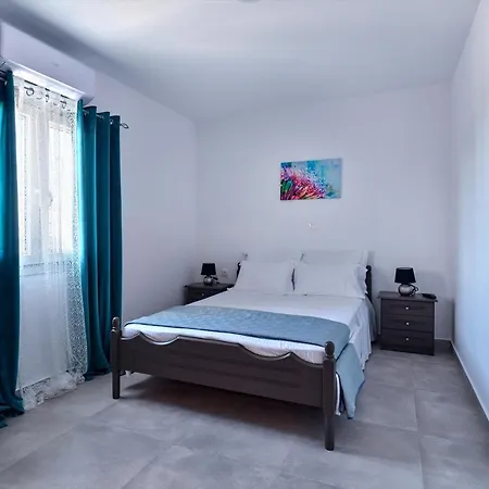 Ormos Naoussa's נאוסה