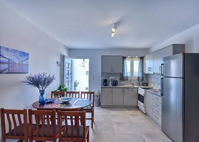 Ormos Naoussa's * נאוסה